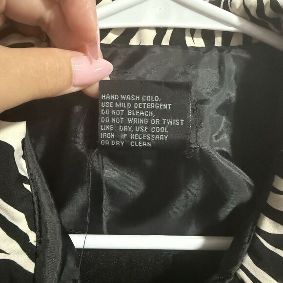 R&K Petite Women Zebra Accent Button Up Collar Jacket Black 2P Small Y2K Animal - Picture 6 of 6